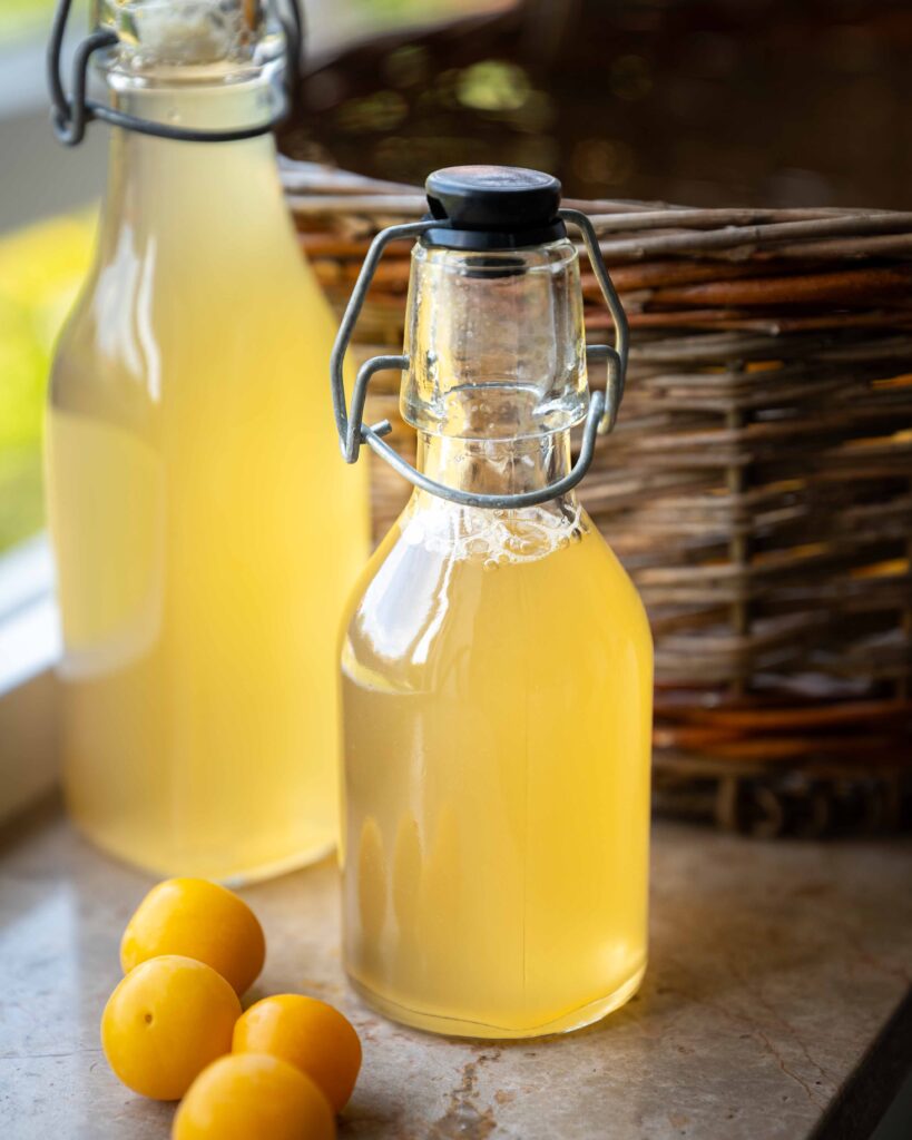 Mirabellesaft – nem hjemmelavet saft med citron og vanilje