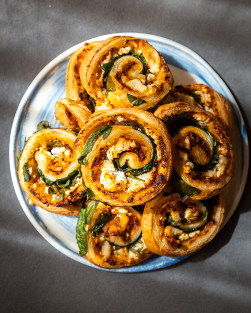 Butterdejssnegle med pesto, kylling og feta