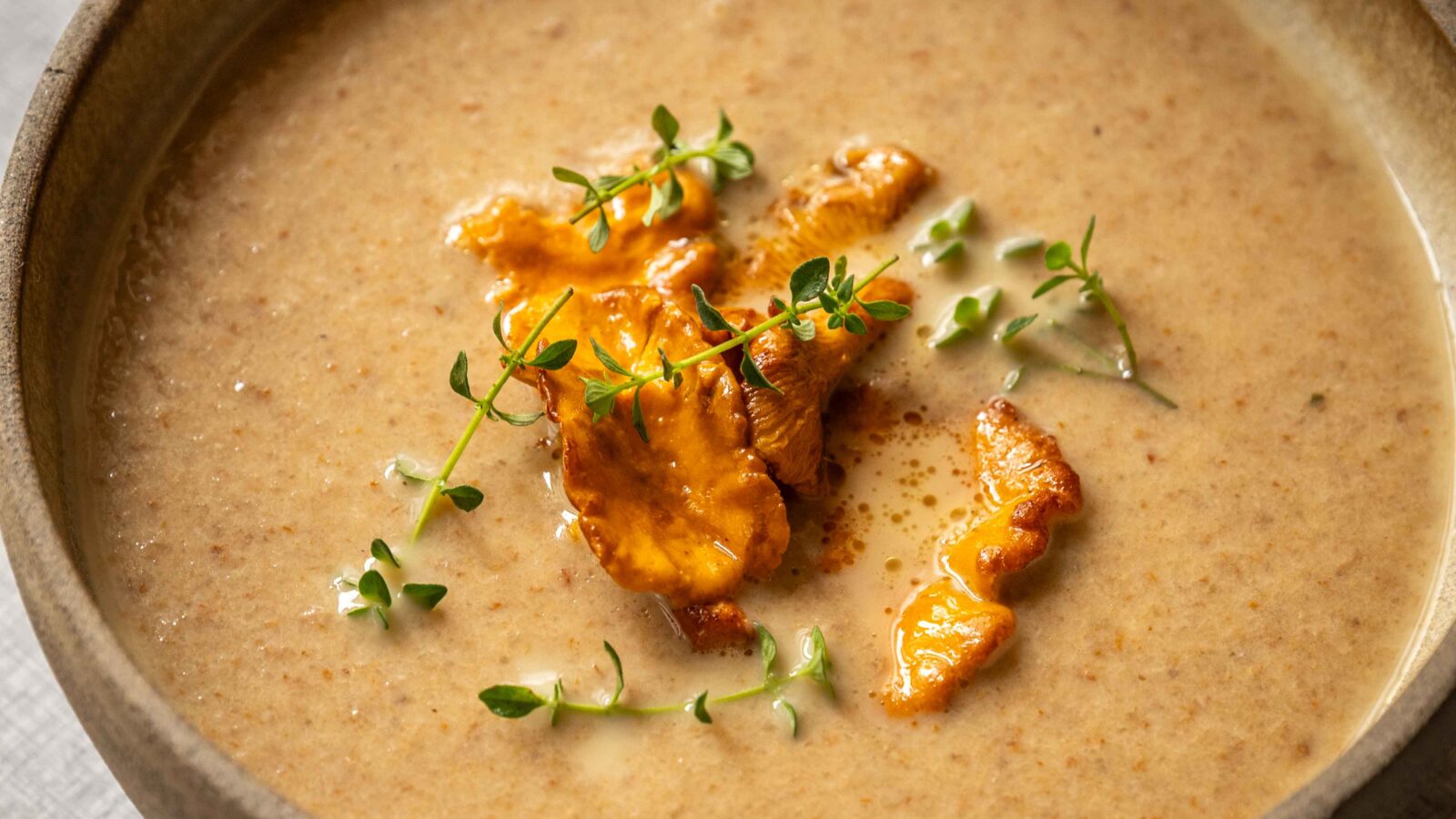 Cremet svampesuppe med kantareller